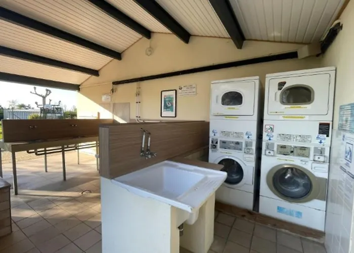 Mobil-home Avec Terrasse A Saint-pierre-d'oleron - Api-1-52-978 * Saint-Pierre-d'Oleron