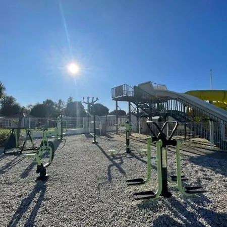 Mobil-home Avec Terrasse à Saint-pierre-d'oléron - Api-1-52-978 Camping *