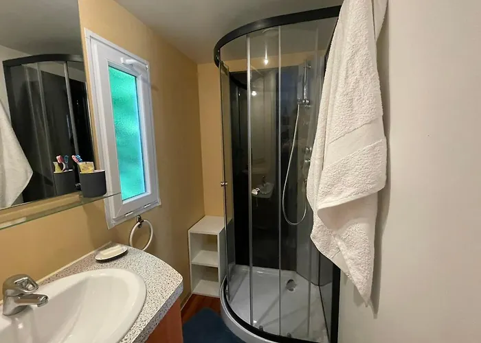 Mobil-home Avec Terrasse à Saint-pierre-d'oléron - Api-1-52-978 * Saint-Pierre-d'Oleron