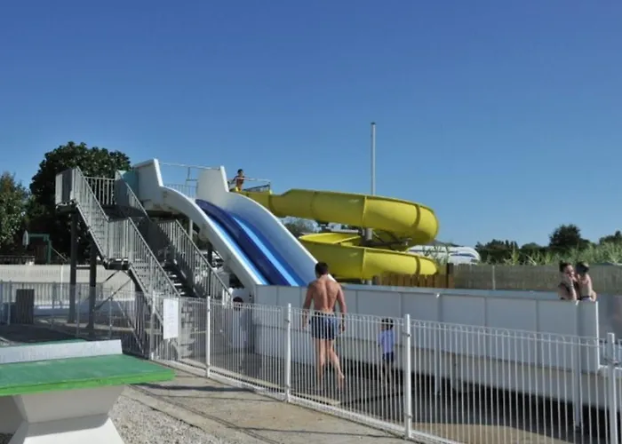 Mobil-home Avec Terrasse à Saint-pierre-d'oléron - Api-1-52-978 Saint-Pierre-d'Oleron